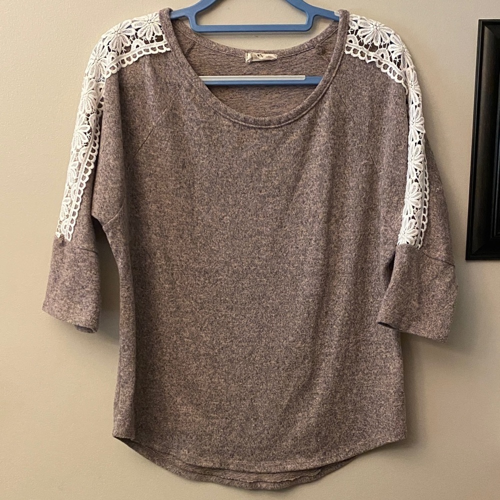 Ember Women's Lace Shoulder Top - Gray/pink